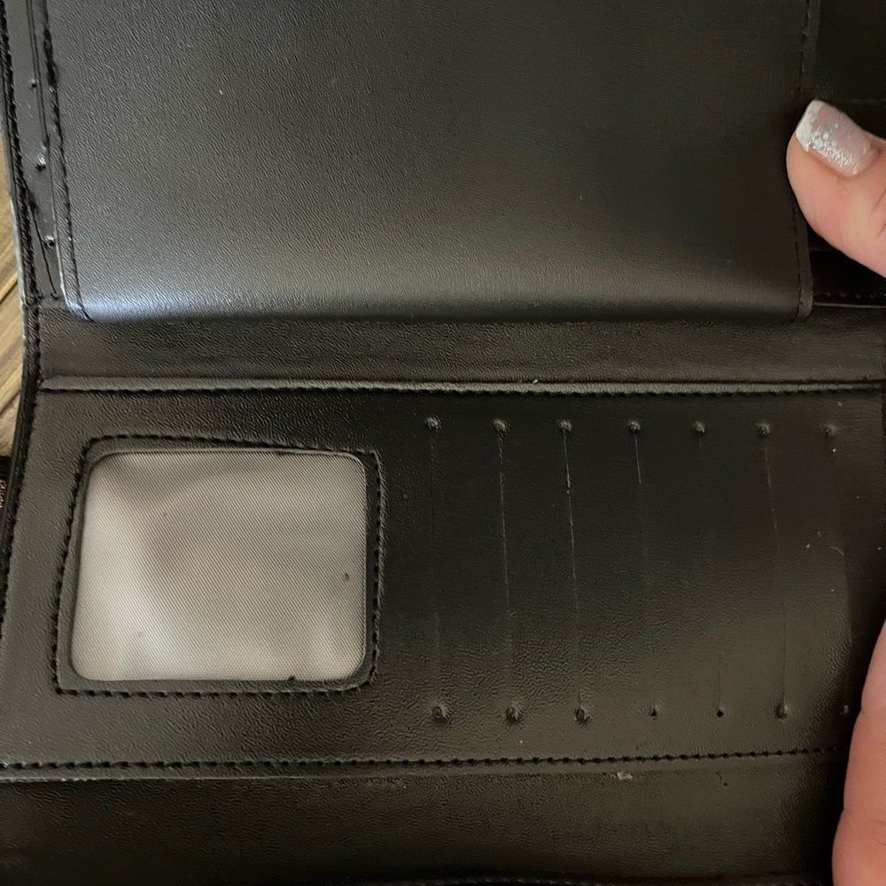 Fendi Two piece bundle wallet and bag and they are GORGEOUSSSS - Picture 4 of 16